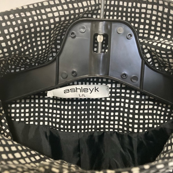 Beautiful trench coat - Picture 3 of 3